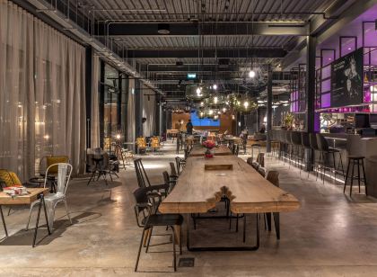 Moxy London Heathrow Airport