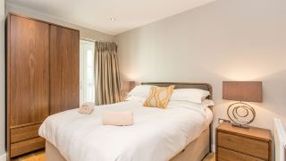 the-sweet-mews-big-and-bright-4bdr-mews-home-in-ideal-location