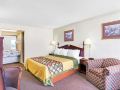 super-8-by-wyndham-clarksville-east