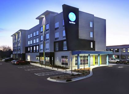 Tru by Hilton Burlington