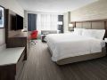 hampton-inn-and-suites-chicago-downtown