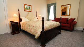 the-lodge-on-elizabeth-boutique-hotel