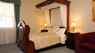 the-lodge-on-elizabeth-boutique-hotel