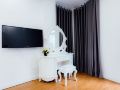 palm-tree-apartment