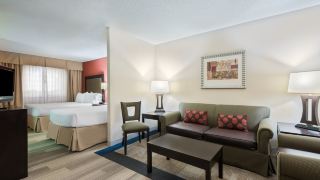 holiday-inn-express-and-suites-kendall-east-miami