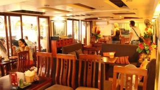 holiday-lakeview-hotel