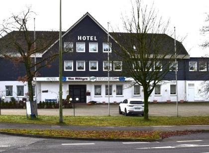 BESOTEL Mettmann-schicke FeWo oder Apartments nähe Golfplatz Gruiten und Neandertal mit Glasfaser WLAN und Parkplatz-viele Schlafzimmer mit Bad en suite