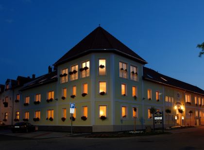 Hotel Korona Wellness, Rendezvény és Borszálloda