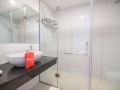 reddoorz-plus-near-van-mieu-quoc-tu-giam