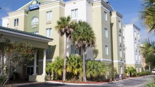 days-inn-and-suites-by-wyndham-fort-pierce-i-95