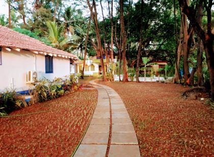 Hotel Dhuni Resorts Goa