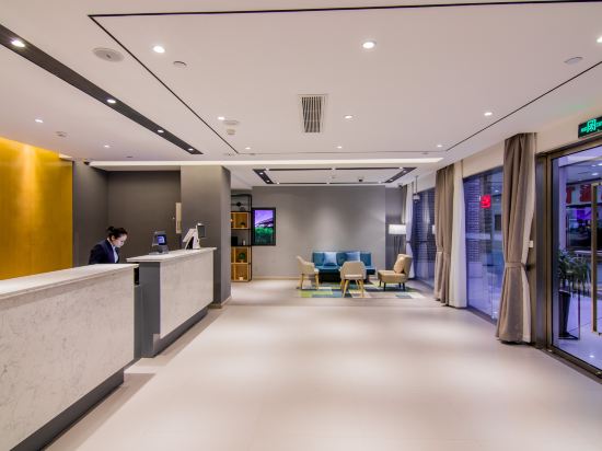 Rujia Business Hotel