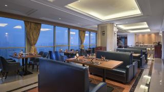 vienna-international-hotel-zhaoqing-center-lake-view