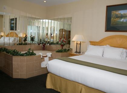 Holiday Inn Express & Suites Watertown-Thousand Islands
