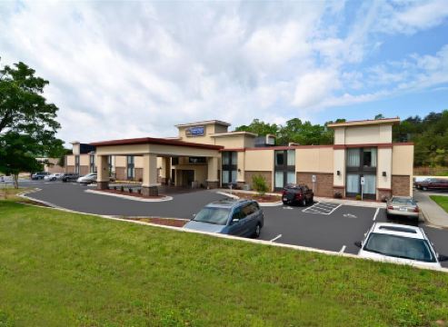 Best Western Plus Yadkin Valley Inn Suites