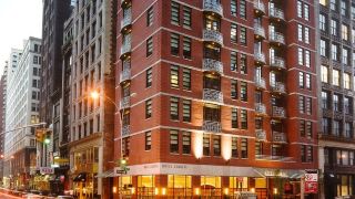 hotel-giraffe-by-library-hotel-collection