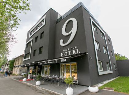 Hotel 9