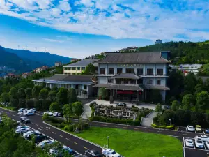 Guangyuan Empress Hot Spring Hotel