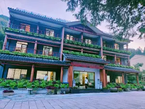 Qingyuan Baishan Zhizu Inn