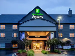 Holiday Inn Express & Suites - Green Bay East, an IHG Hotel