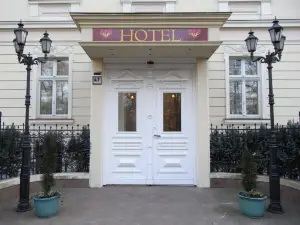 科勒斯塔帕克宮殿式酒店