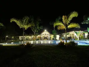 Rose Villas Resort