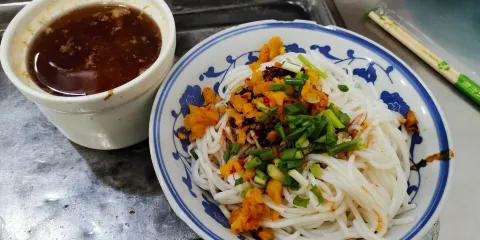 高師傅特色米粉湯包（建設路店）