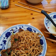 LAOSANYUAN User Photo