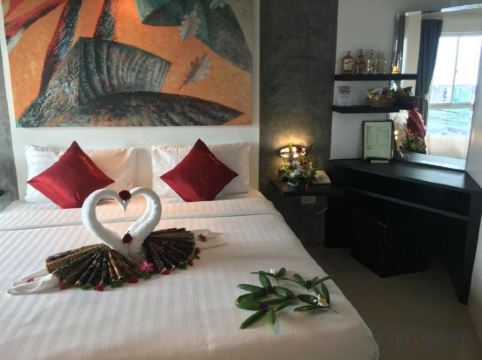 The Front Hotel and Apartment Room Type - Standard King Room