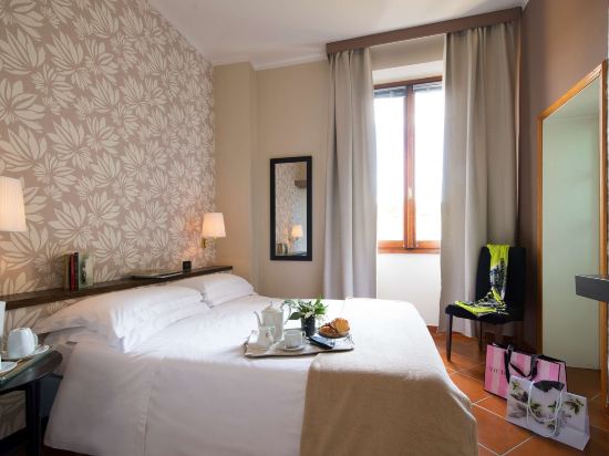 De La Pace, Sure Hotel Collection by Best Western Room Type - queen  Room