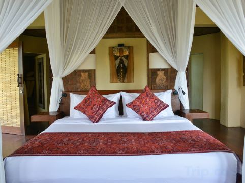 WakaGangga Room Type - Villa with Pool Garden View