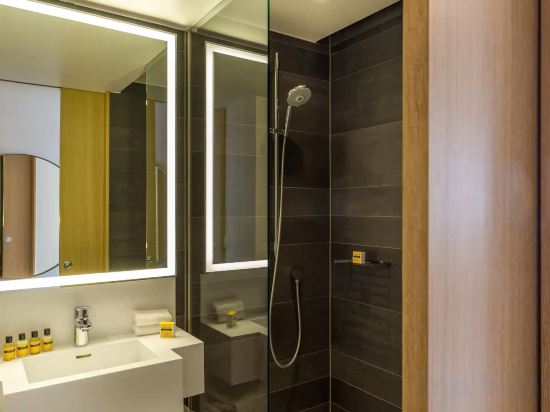 Hyatt Regency Paris Etoile - Tap to explore photos