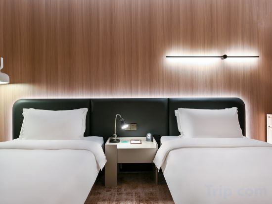 GOOHUG BEIJING Room Type - High-floor City View Deluxe Twin Bed Room