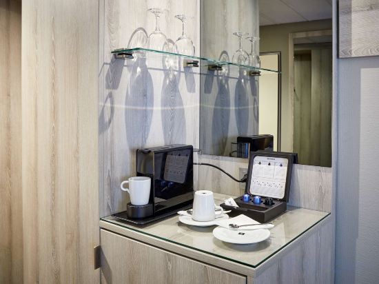Radisson Blu Hotel, Bremen - Tap to explore photos