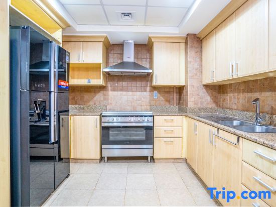 HomesGetaway- 2BR + Guest Room in Shoreline 17 Palm Jumeirah
