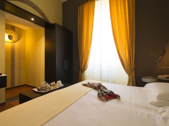 De La Pace, Sure Hotel Collection by Best Western Room Type - Queen Room with Sofa Bed