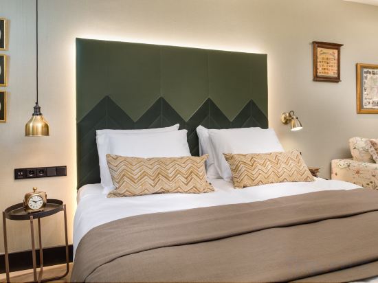 The Hendrick's Hotel Room Type - Deluxe Twin Room