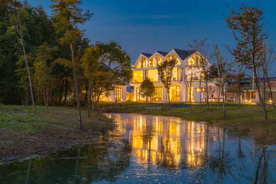 Floral Hotel· Shanghai Jiuxiang hotel (Chongming Forest Park store)