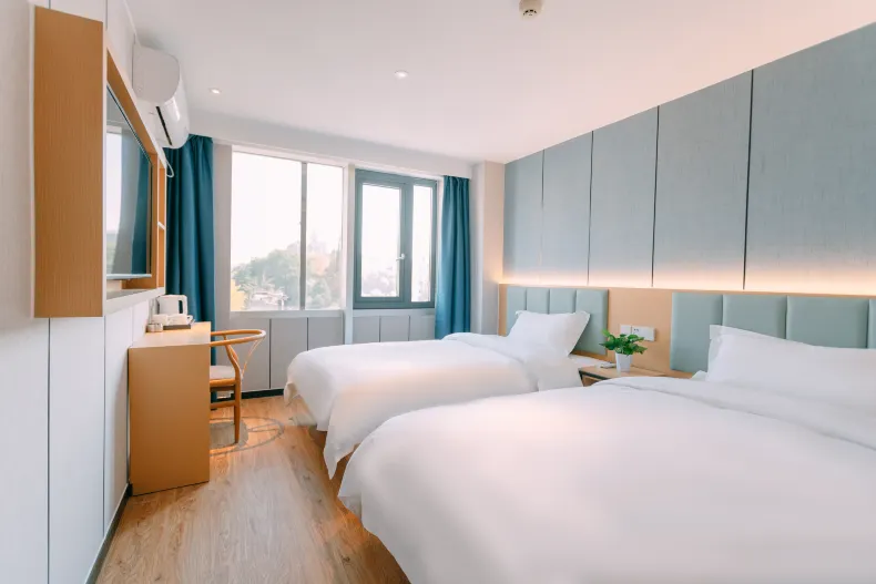 Qingmu Hotel (Nanjing Railway Station Central Gate)