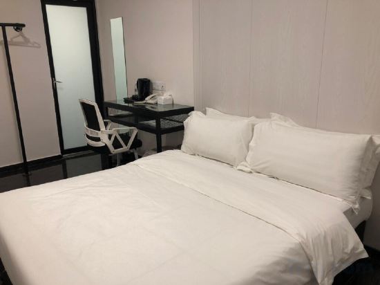 M Design Hotel @ Taman Pertama Room Type - Queen Superior Room