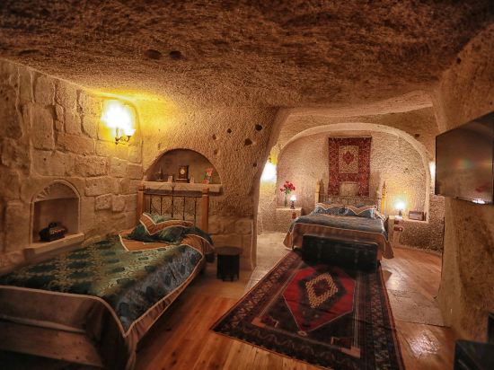 Traveller's Cave Hotel Room Type - Deluxe Triple Room
