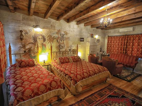 Traveller's Cave Hotel Room Type - Stone Deluxe Triple- Lower Floor