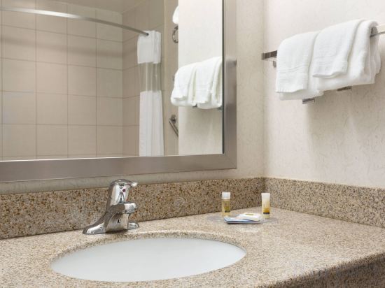 Days Inn & Suites by Wyndham Collingwood Room Type - King Room