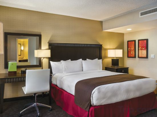 DoubleTree by Hilton Hotel Los Angeles Downtown Room Type - Two Room King Suite with Sofa Bed DoubleTree by Hilton Hotel Los Angeles Downtown Room Type - Two Room King Suite with Sofa Bed