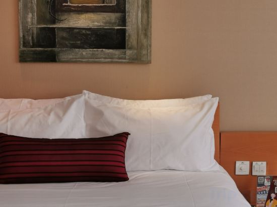 Jinglun Hotel Room Type - Deluxe Queen Room