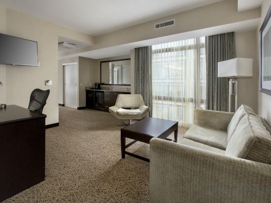 Hilton Garden Inn Washington - Tap to explore photos