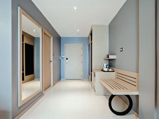 Three Sukhumvit Hotel Room Type - Superior King Room
