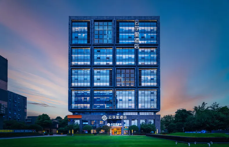 Infully Hotel (Chengdu Yangxi Flyover)