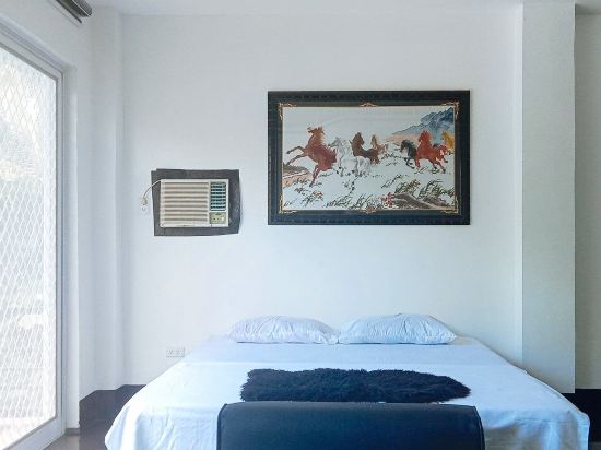KrizLion Hotel Room Type - Chill King Room