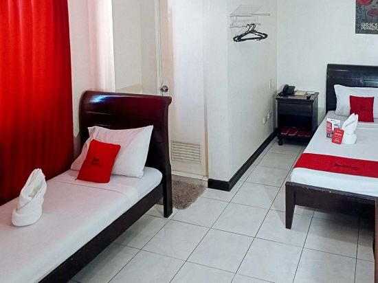 RedDoorz near Ormoc Port Terminal Room Type - Twin Room